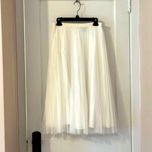 Tulle white skit